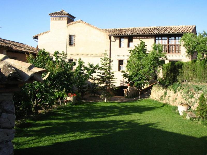 Hotel Villa De Alquezar Exterior photo