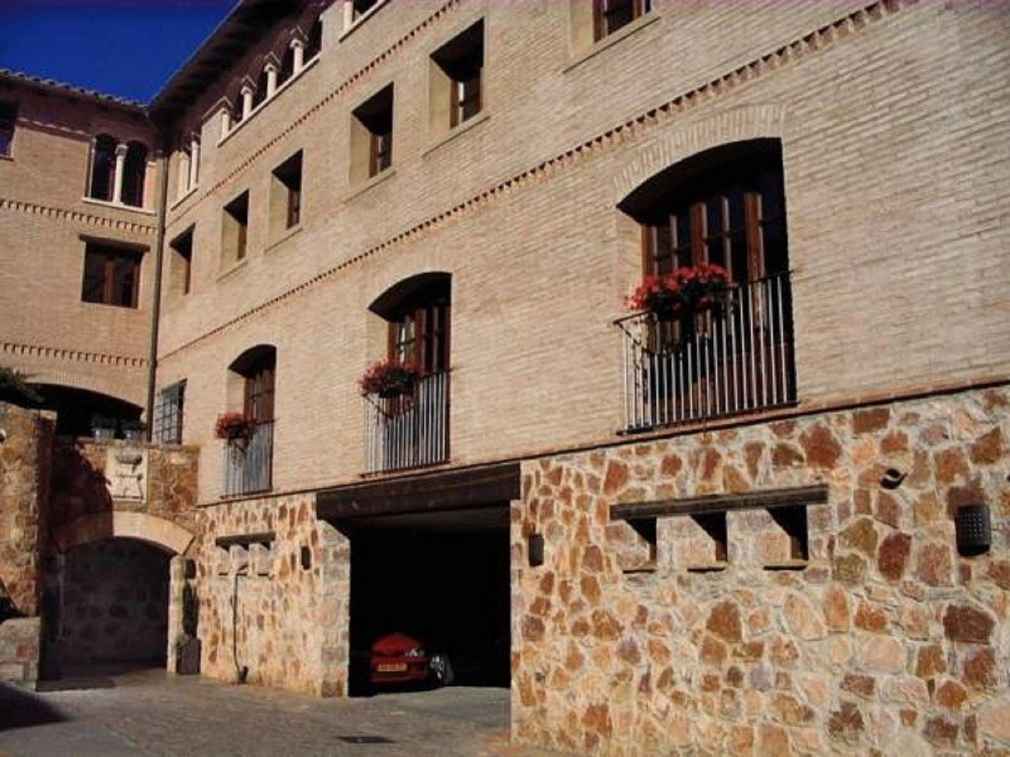 Hotel Villa De Alquezar Exterior photo